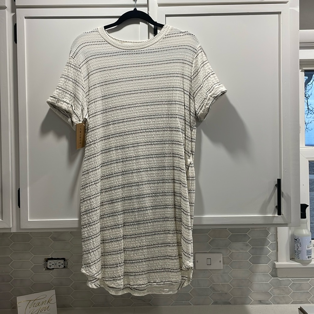 Short sleeve dress